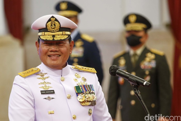 Laksamana Yudo Margono resmi menjadi Panglima TNI. Laksamana Yudo Margono dilantik sebagai Panglima TNI oleh Presiden Joko Widodo (Jokowi) di Istana Negara, Senin (19/12/2022).