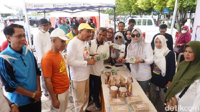 Pasar murah di Bone, Sulsel.
