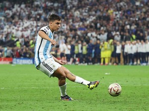 Penaltinya Paulo Dybala... Berani Banget