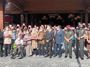 Pemkot Solo Bagikan 22 Ribu STB untuk Warga Miskin, Gibran: Rampung Tahun Ini