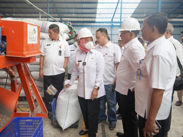 Pengolahan sampah menjadi co-firing batu bara di Cilegon.