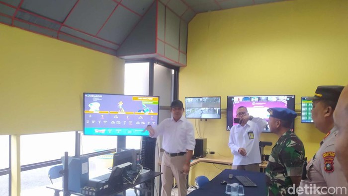 Peninjauan Posko Nataru Bandara Hang Nadim oleh Direktur Operasional BIB. (Alamudin Hamapu/detikSumut)