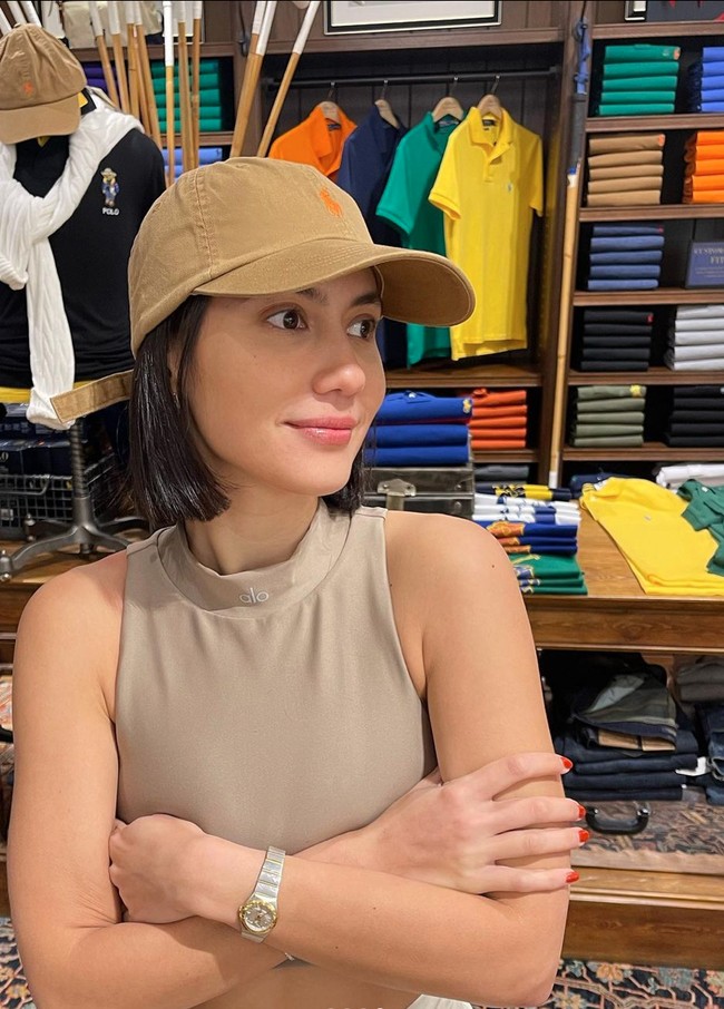 Tak sedikit netizen yang menyebut jika Pevita Pearce bahkan jadi lebih cantik dengan rambut pendek. Cantik parah, komentar salah seorang netizen. Kalau menurutmu, Pevita lebih cantik dengan rambut pendek atau panjang? Foto: Instagram/@pevpearce