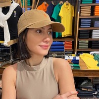 Tak sedikit netizen yang menyebut jika Pevita Pearce bahkan jadi lebih cantik dengan rambut pendek. Cantik parah, komentar salah seorang netizen. Kalau menurutmu, Pevita lebih cantik dengan rambut pendek atau panjang? Foto: Instagram/@pevpearce