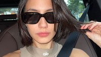 Jelang pergantian tahun 2022 menuju 2023, Pevita Pearce memangkas rambut panjangnya. Foto: Instagram/@pevpearce