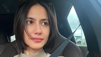 Bintang film Sri Asih itu memangkas rambutnya menjadi pendek tapi dengan gaya yang simple. Foto: dok. Instagram Pevita Pearce