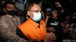 Potret Hakim Yustisial MA Edy Wibowo Diborgol dan Berbaju Tahanan