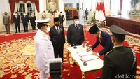 Laksamana Yudo Margono menggantikan Jenderal Andika Perkasa. Sebelum menjadi Panglima TNI, Laksamana Yudo Margono menjabat Kepala Staf Angkatan Laut (KSAL).  