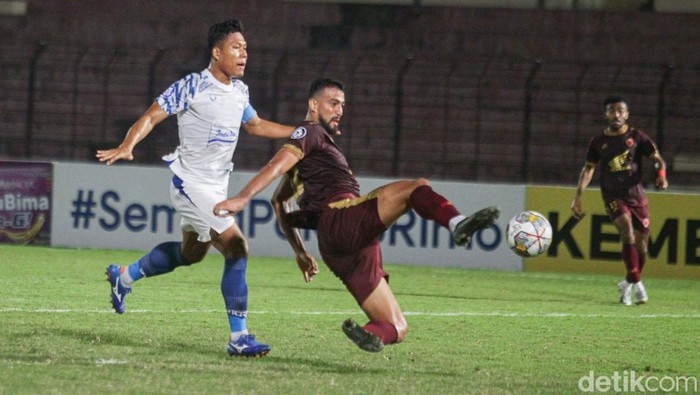 PSM Makassar vs PSIS Semarang di Stadion Sultan Agung, Bantul, DIY, Senin (19/12/2022).