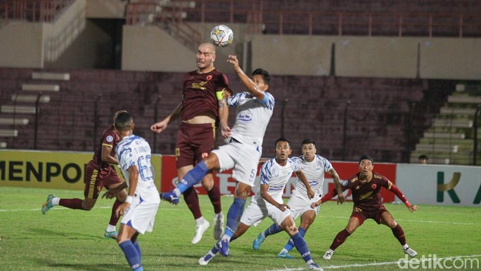 PSM Makassar vs PSIS Semarang di Stadion Sultan Agung, Bantul, DIY, Senin (19/12/2022).