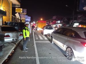 Volume Kendaraan dari Arah Puncak Menuju Bogor Padat Malam Ini