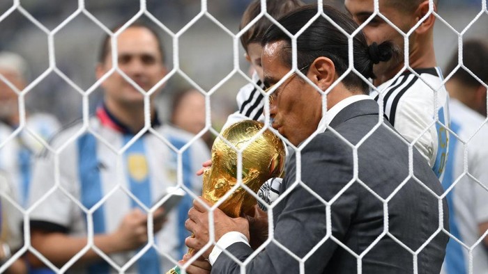 LUSAIL CITY, QATAR - DECEMBER 18: Nusret Goekce, nicknamed Salt Bae, kisses the FIFA World Cup Qatar 2022 Winners Trophy after the FIFA World Cup Qatar 2022 Final match between Argentina and France at Lusail Stadium on December 18, 2022 in Lusail City, Qatar. (Photo by Dan Mullan/Getty Images)