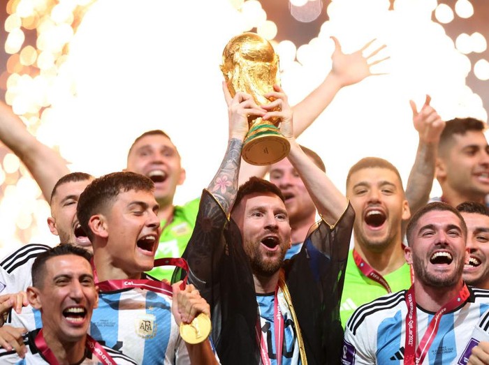 LUSAIL CITY, QATAR - DECEMBER 18: Lionel Messi, Captain of Argentina lifts the FIFA World Cup Trophy following his team's victory in the FIFA World Cup Qatar 2022 Final match between Argentina and France at Lusail Stadium on December 18, 2022 in Lusail City, Qatar. (Photo by Marc Atkins/Getty Images)