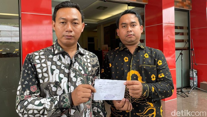Seorang pria berinisial AM (34) membuat aduan di Polres Metro Jakarta Selatan. AM mengaku uang biaya nikah Rp 87 juta dibawa kabur calon istrinya, SA (22). (Silvia Ng/detikcom)