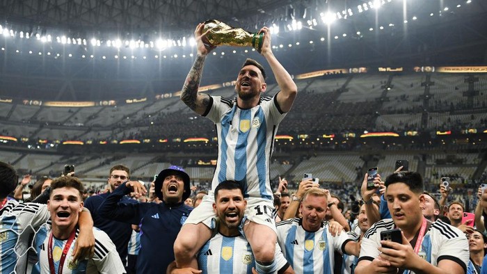 LUSAIL CITY, QATAR - DECEMBER 18: Sergio Aguero lifts and celebrates with the World Cup Trophy during the FIFA World Cup Qatar 2022 Final match between Argentina and France at Lusail Stadium on December 18, 2022 in Lusail City, Qatar. (Photo by Marc Atkins/Getty Images)
