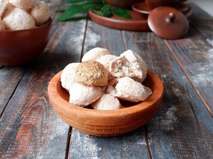 Roti Emprit Nursiati, Mengepakkan Sayap Usahanya Bersama BSI