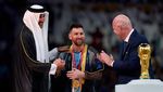 Tuai Polemik, Ini Momen Saat Messi Pakai Jubah Bisht Khas Arab