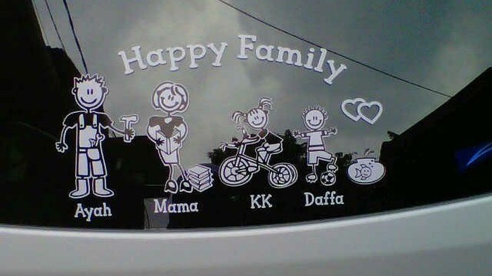Stiker Happy Family di Mobil.