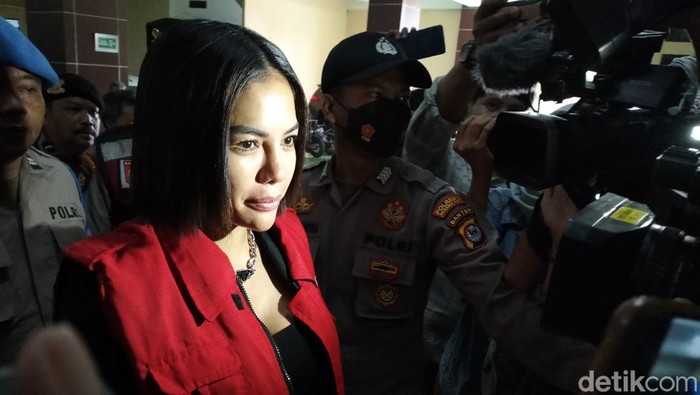 Sendi Leher Nikita Mirzani Alami Pengeroposan Ada Yang Bolong