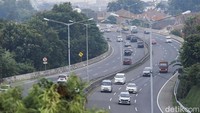 Jasa Marga mencatat adanya peningkatan volume kendaraan keluar Jakarta, Bogor, Tangerang, dan Bekasi pada H-7 Natal atau Minggu (18/12/2022). 