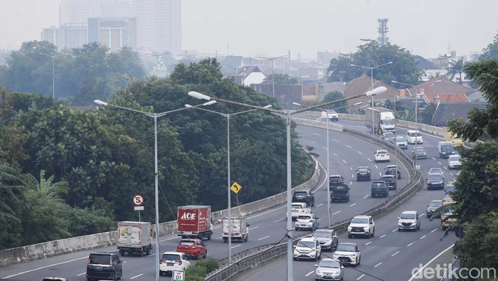 Jasa Marga mencatat adanya peningkatan volume kendaraan keluar Jakarta. Ada 137.118 kendaraan keluar Jabodetabek melalui 4 Gerbang Tol Utama.