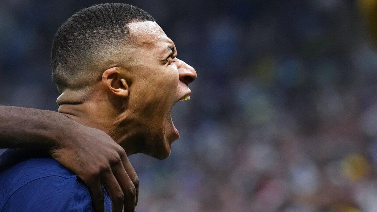 Wajah Kecewa Mbappe Gagal Bawa Pulang Trofi Piala Dunia