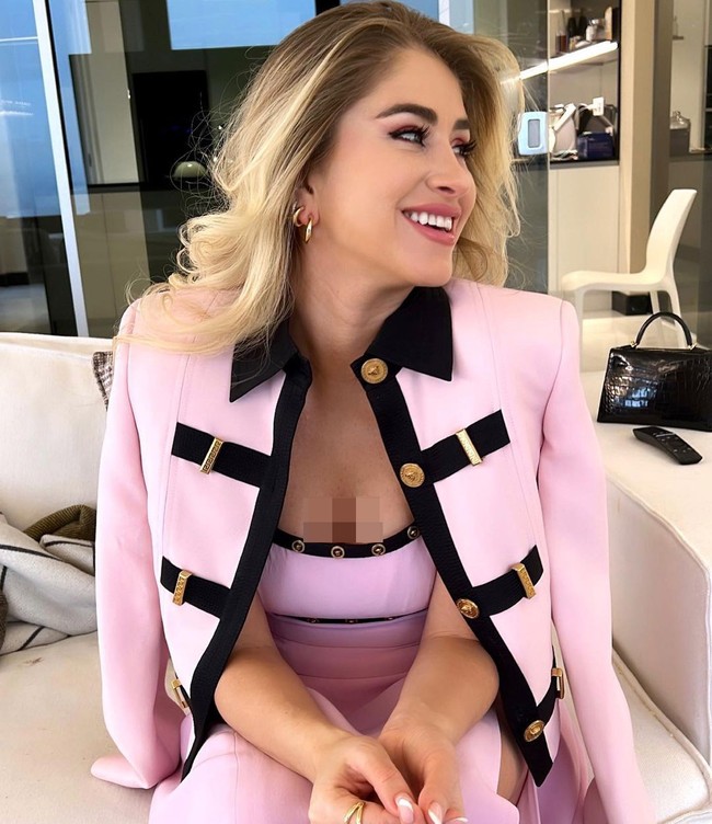 Selain jadi model, wanita bernama lengkap Maria Zulay Salaues itu dikatakan kini terjun ke dunia properti. Foto: Instagram