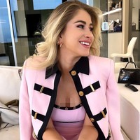 Selain jadi model, wanita bernama lengkap Maria Zulay Salaues itu dikatakan kini terjun ke dunia properti. Foto: Instagram