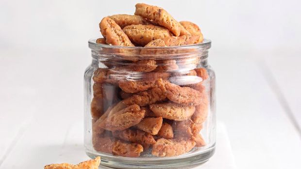 Seed Ketapang (biji ketapang) is a traditional snack made from sago flour mixed with coconut milk and sugar. formed and fried. served in a jar with a bright background