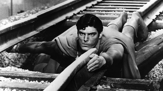 Christopher Reeve saat memerankan Superman. Usianya saat itu 24 tahun.