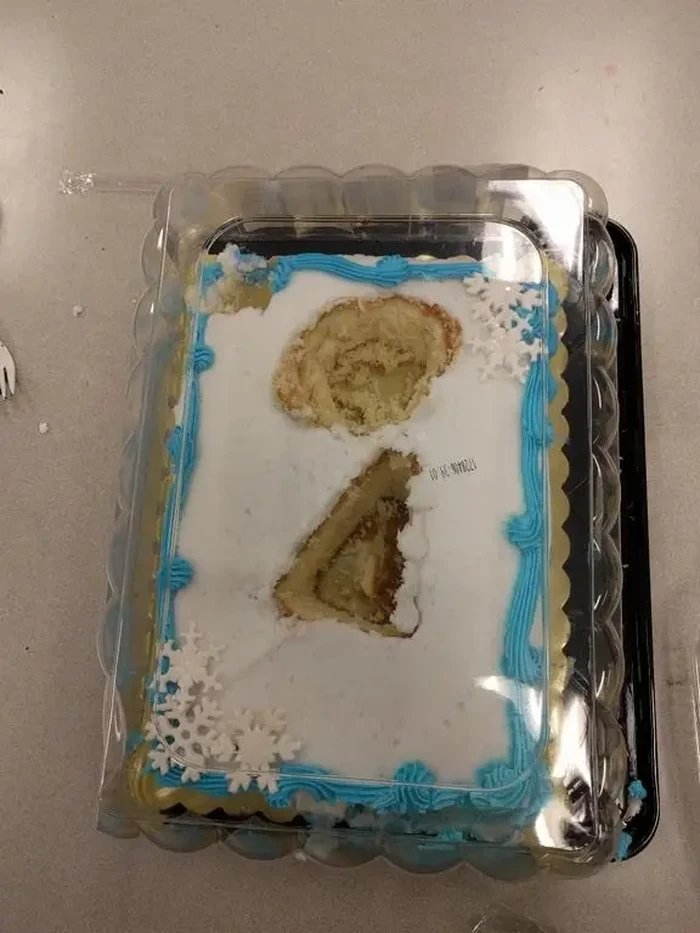 Acak-acakan, 10 Cara Potong Kue dan Makanan Ini Bikin Jengkel yang Lihat