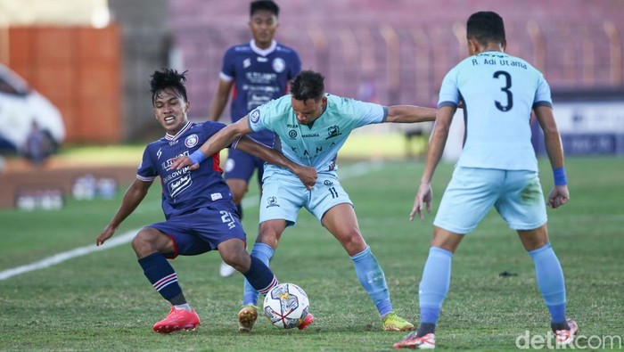 Arema FC vs Madura United dalam laga lanjutan pertandingan pekan ke-16 Liga 1 musim 2022/2023 di Stadion Sultan Agung, Bantul, DI Yogyakarta, Selasa (20/12/2022).