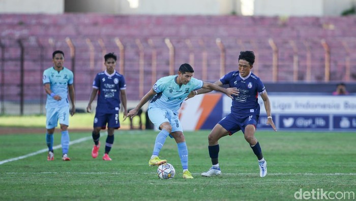 Arema FC vs Madura United dalam laga lanjutan pertandingan pekan ke-16 Liga 1 musim 2022/2023 di Stadion Sultan Agung, Bantul, DI Yogyakarta, Selasa (20/12/2022).