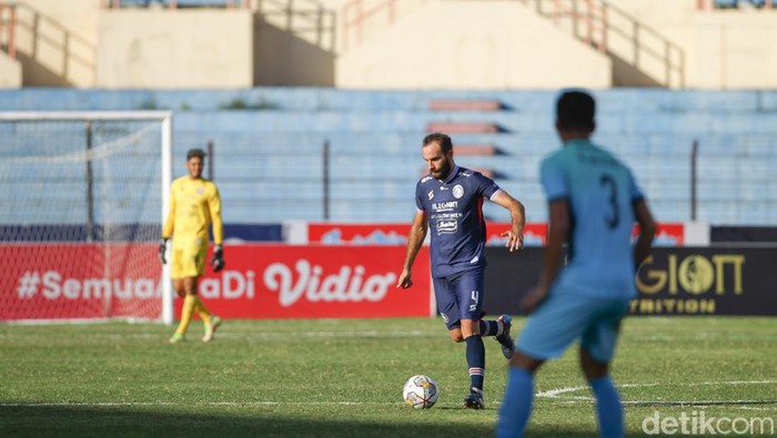 Arema FC vs Madura United dalam laga lanjutan pertandingan pekan ke-16 Liga 1 musim 2022/2023 di Stadion Sultan Agung, Bantul, DI Yogyakarta, Selasa (20/12/2022).