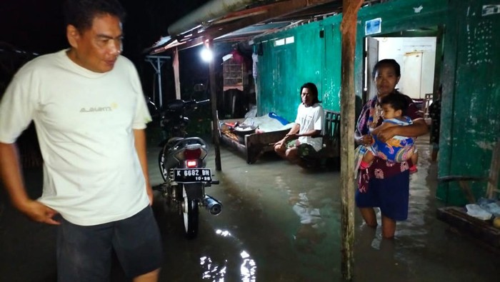 Banjir menggenangi rumah warga Desa Ngloram, Blora, Selasa (20/12/2022).