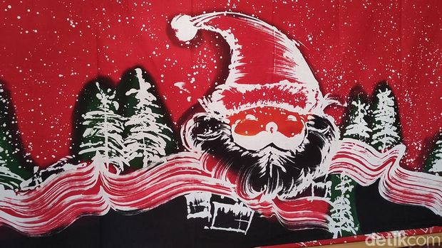 Batik motif Natal buatan perajin batik di Lendah, Kulon Progo, DIY, Selasa (20/12/2022).
