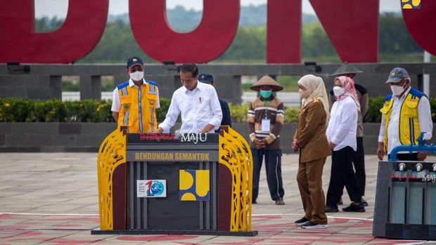 bendungan semantok nganjuk diresmikan presiden jokowi