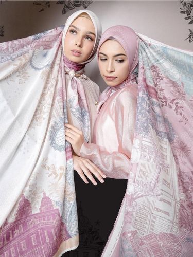 Brand hijab Wearing Klamby dikenal dengan ciri khas warna pastel dan memiliki bahan yang berkualitas. Brand hijab Wearing Klamby dikenal dengan ciri khas warna pastel dan memiliki bahan yang berkualitas.