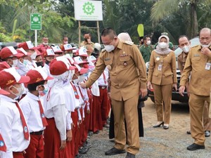 Bupati Kebumen Bagikan Beasiswa Rp 400 Ribu ke 2.000 Siswa SD