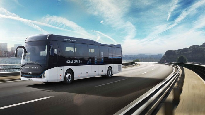 Bus mewah buatan Hyundai yang fungsinya buat kantor berjalan Bus mewah buatan Hyundai yang fungsinya buat kantor berjalan