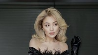 Dayana terlihat jauh lebih dewasa dibandingkan penampilannya saat di awal-awal kontennya bersama Fiki Naki. Dok. Instagram