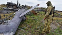 Kendaraan hingga helikopter itu rusak dalam pertempuran melawan Ukraina.