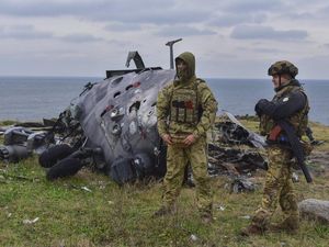 Deretan Kendaraan Perang Rusia yang Hancur di Pulau Ular