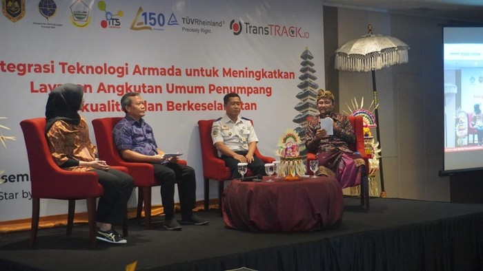 Dinas Perhubungan Provinsi Bali bersama dengan TransTRACK, selaku penyedia teknologi pengelolaan armada, dan TUV Rheinland, selaku penyedia sertifikasi sarana angkutan yang berkeselamatan, telah menyelenggarakan seminar untuk menyosialisasikan bagaimana penerapan sistem manajemen keselamatan pada angkutan umum penumpang.