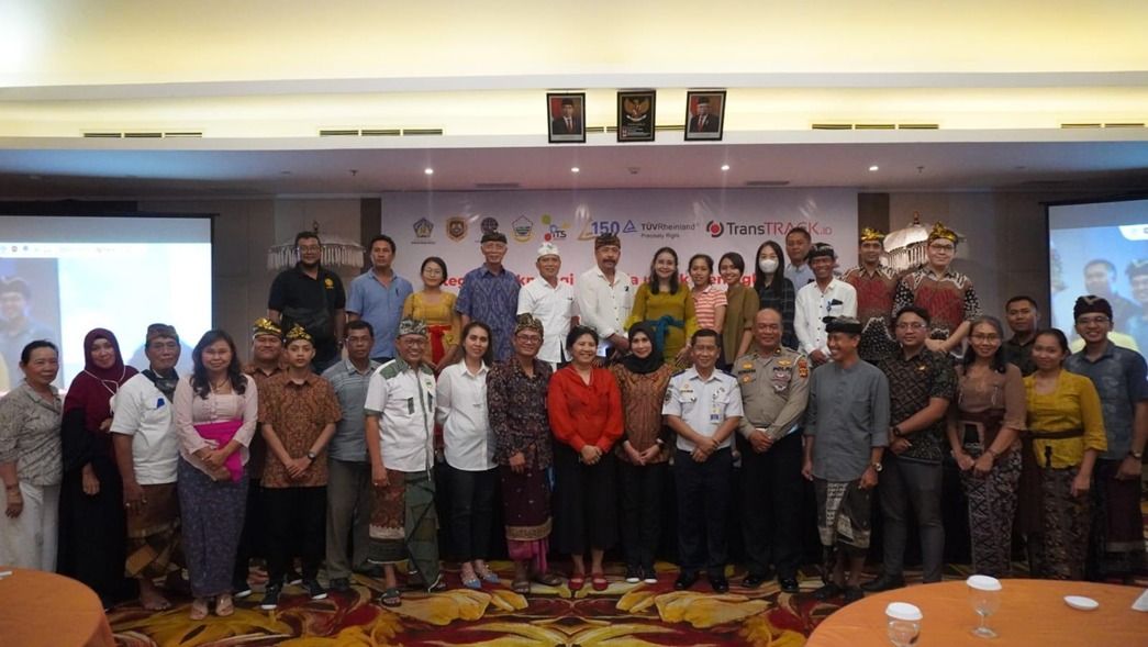Dinas Perhubungan Provinsi Bali bersama dengan TransTRACK, selaku penyedia teknologi pengelolaan armada, dan TUV Rheinland, selaku penyedia sertifikasi sarana angkutan yang berkeselamatan, telah menyelenggarakan seminar untuk menyosialisasikan bagaimana penerapan sistem manajemen keselamatan pada angkutan umum penumpang.