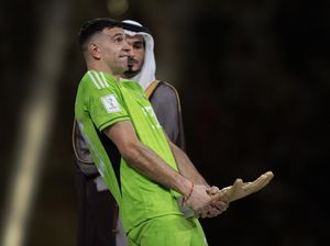 Ledek Pemain Prancis, Tindakan Bodoh yang Dilakukan Emiliano Martinez