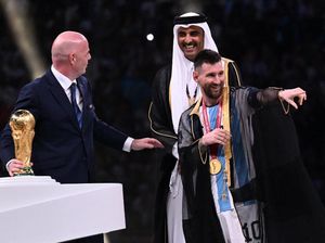 7 Fakta Emir Qatar yang Disorot Setelah Pakaikan Jubah Bisht ke Messi