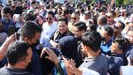 Potret Meriah Ramainya Massa Sambut Erick Thohir di Sumbar