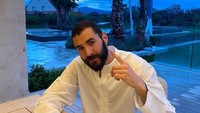 Minum susu hangat dan kurma menjadi kombinasi camilan yang mengenyangkan dan paling disukainya. Setiap hari dirinya tak pernah lupa menyantap kombinasi ini. Foto: Instagram/karimbenzema