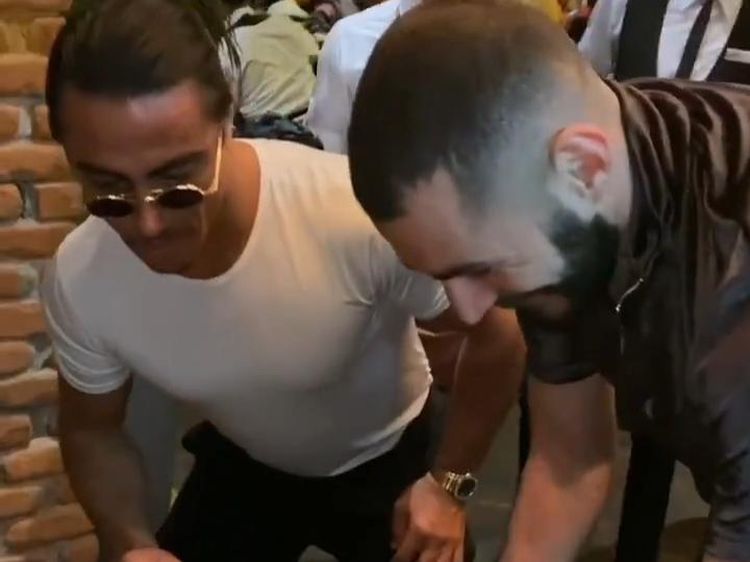 Karim Benzema Putuskan Pensiun Dini, Ini Momen Serunya Saat Kulineran